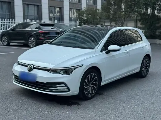Volkswagen Golf 2023 (14800 км)