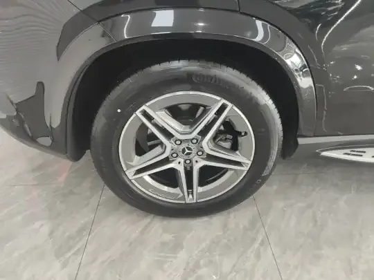 Mercedes-Benz GLE 2023 (31800 км)