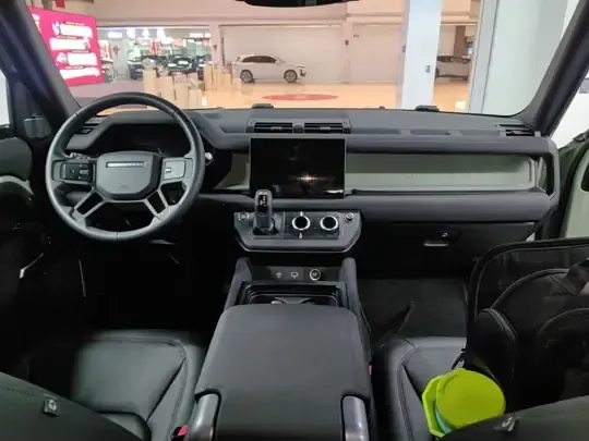 Land Rover Defender 2023 (19700 км)