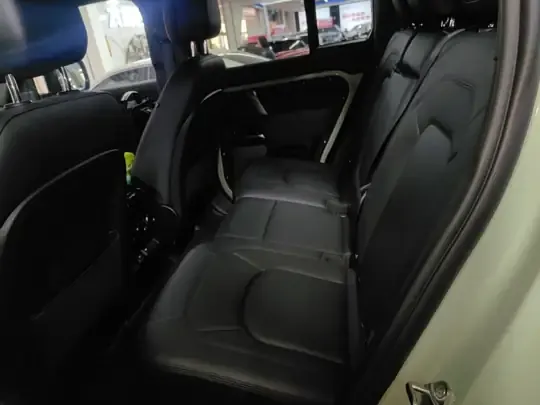 Land Rover Defender 2023 (19700 км)