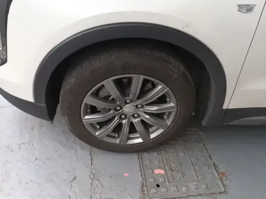 Cadillac XT4 2023 (28200 км)