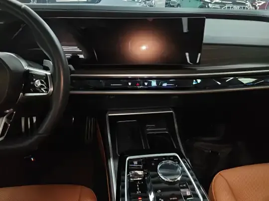 BMW 7 Series 2023 (35300 км)