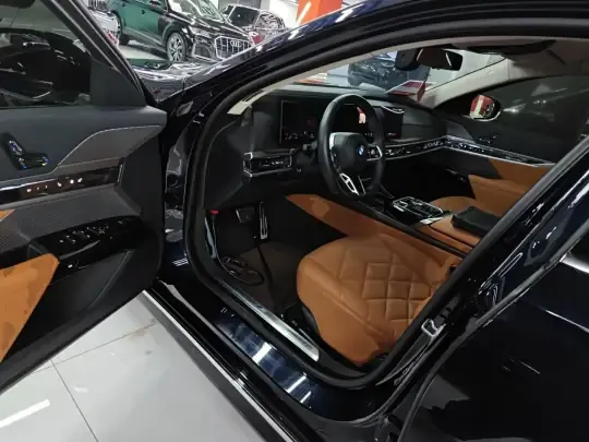 BMW 7 Series 2023 (35300 км)