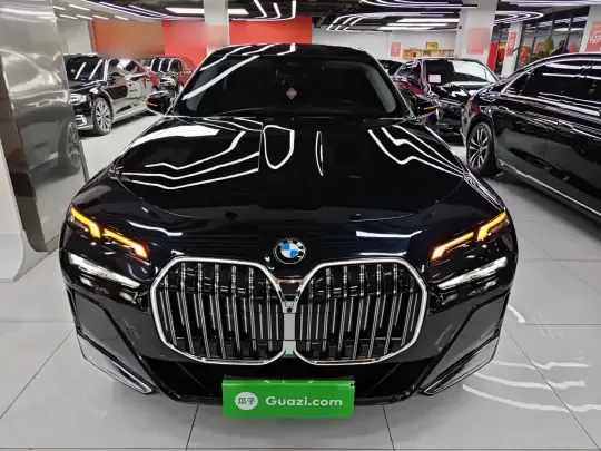 BMW 7 Series 2023 (35300 км)