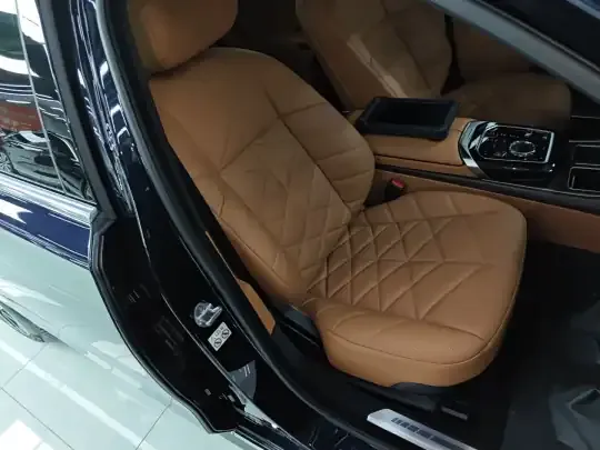 BMW 7 Series 2023 (35300 км)