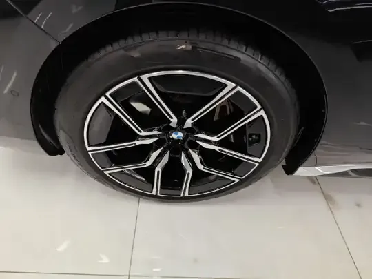 BMW 7 Series 2023 (35300 км)