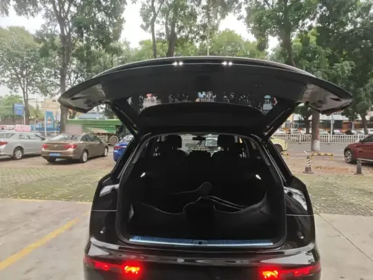 Audi Q5L 2023 (10900 км)