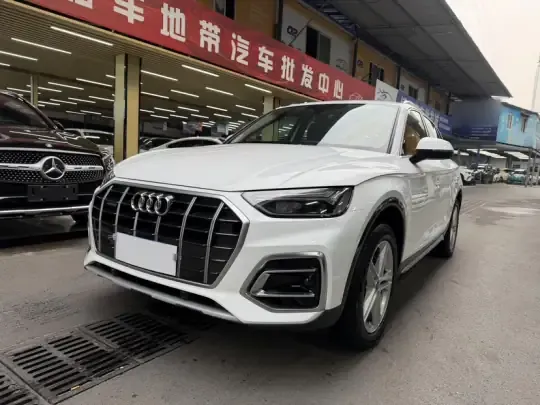 Audi Q5L 2023 (31600 км)