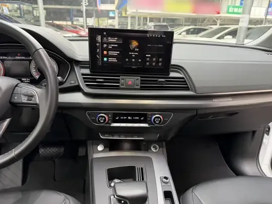 Audi Q5L 2023 (31600 км)