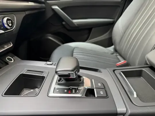 Audi Q5L 2023 (31600 км)