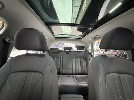 Audi Q5L 2023 (31600 км)