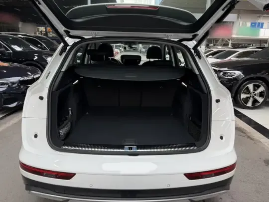 Audi Q5L 2023 (31600 км)