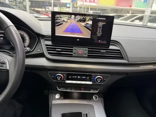 Audi Q5L 2023 (31600 км)