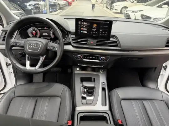 Audi Q5L 2023 (31600 км)