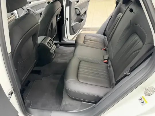 Audi Q5L 2023 (31600 км)