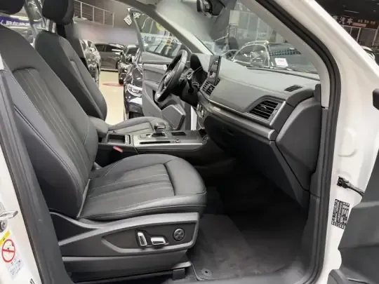 Audi Q5L 2023 (31600 км)