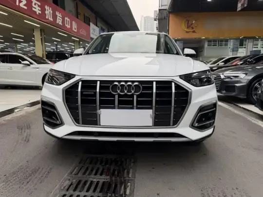 Audi Q5L 2023 (31600 км)