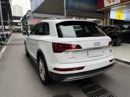 Audi Q5L 2023 (31600 км)