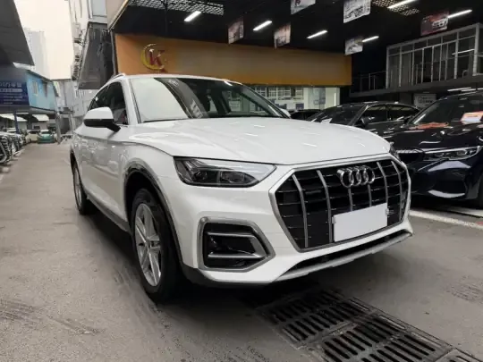 Audi Q5L 2023 (31600 км)