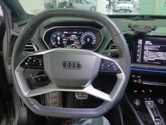 Audi Q4 e-tron 2023 (54200 км)
