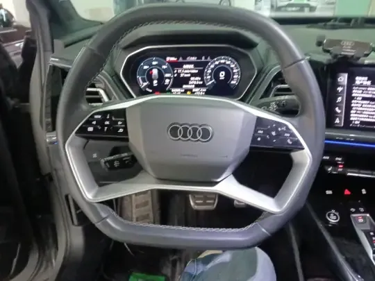 Audi Q4 e-tron 2023 (54200 км)