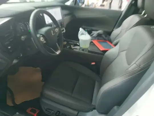 Lexus RX 2023 (14800 км)