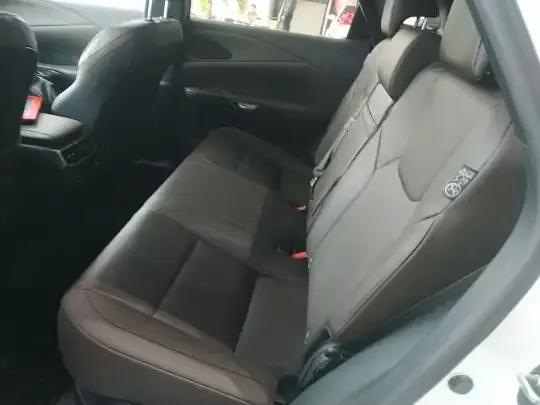 Lexus RX 2023 (14800 км)