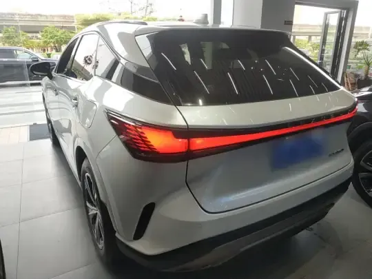 Lexus RX 2023 (14800 км)