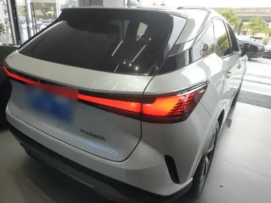 Lexus RX 2023 (14800 км)