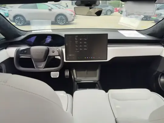 Tesla Model S 2023 (26000 км)