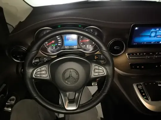 Mercedes-Benz V-Class 2022 (30299 км)