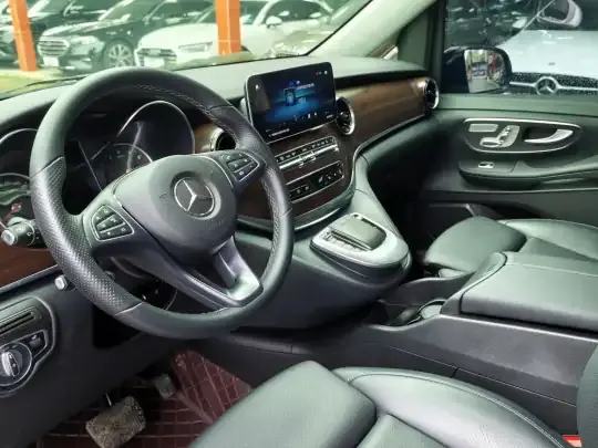 Mercedes-Benz V-Class 2022 (13400 км)