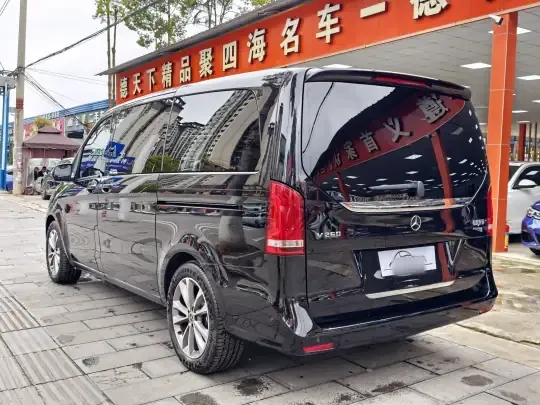 Mercedes-Benz V-Class 2022 (13400 км)