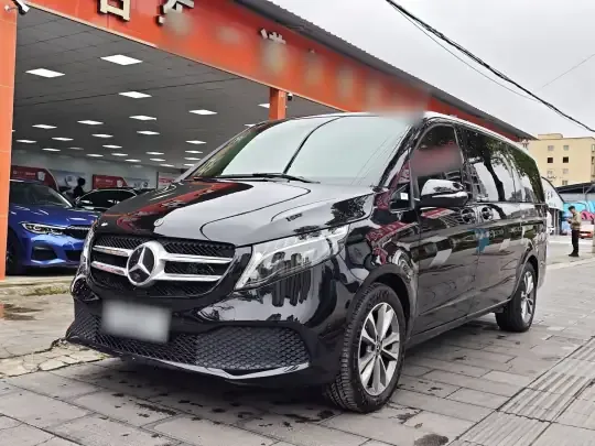 Mercedes-Benz V-Class 2022 (13400 км)