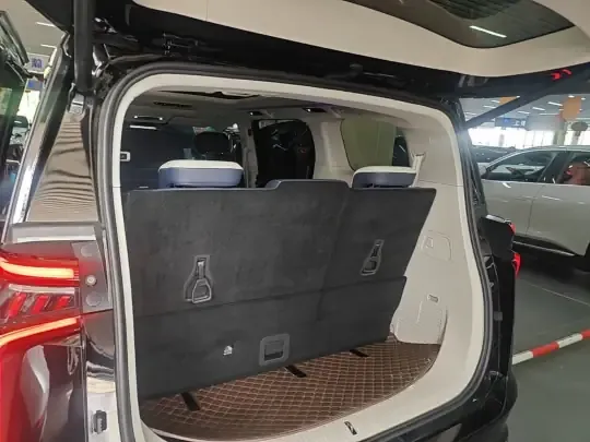 SAIC MAXUS G90 2023 (6000 км)