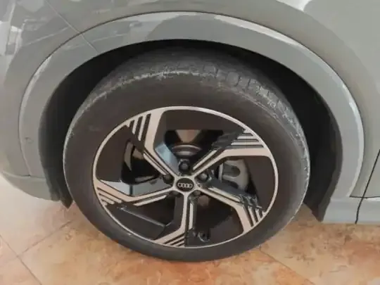 Audi Q4 e-tron 2023 (35900 км)