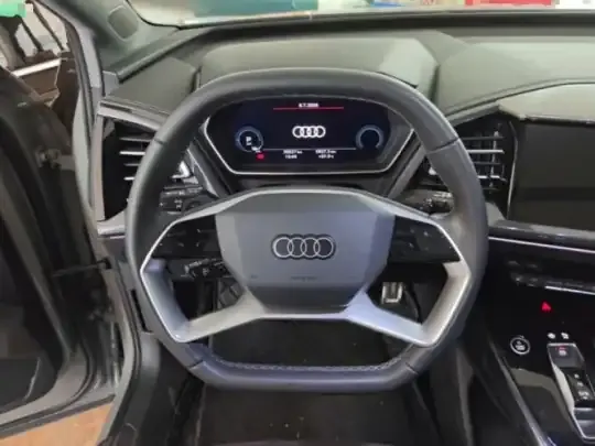 Audi Q4 e-tron 2023 (35900 км)