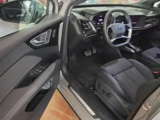 Audi Q4 e-tron 2023 (35900 км)