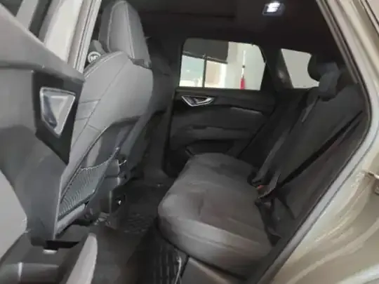 Audi Q4 e-tron 2023 (35900 км)