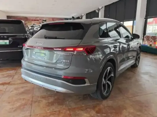 Audi Q4 e-tron 2023 (35900 км)