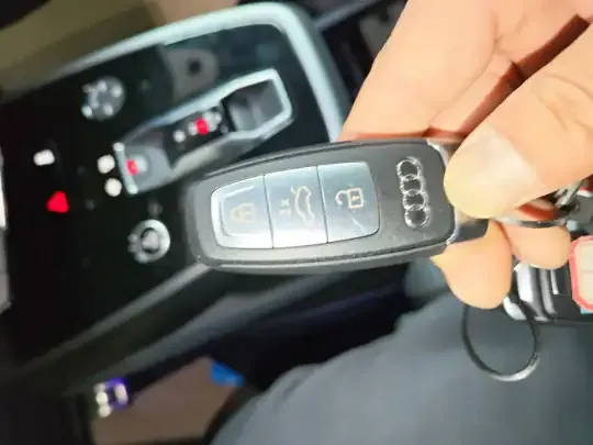 Audi Q4 e-tron 2023 (18300 км)