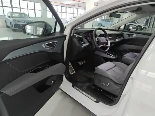Audi Q5 e-tron 2023 (6700 км)