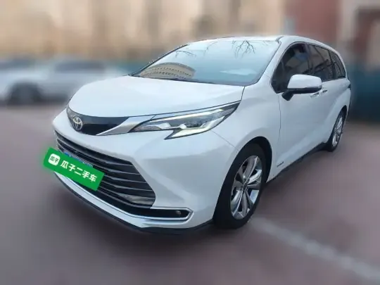 Toyota Sienna 2023 (26300 км)