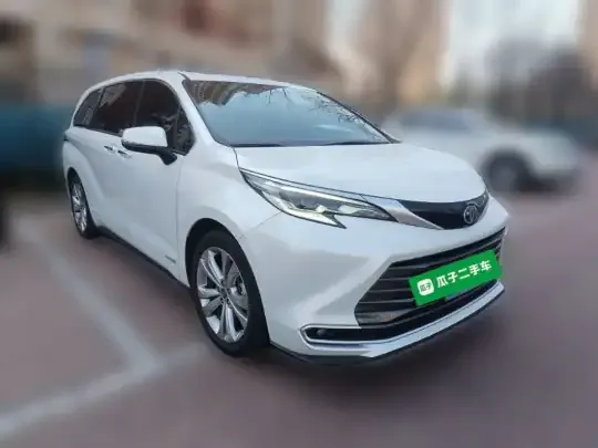 Toyota Sienna 2023 (26300 км)