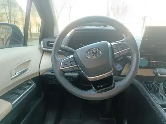Toyota Sienna 2023 (26300 км)