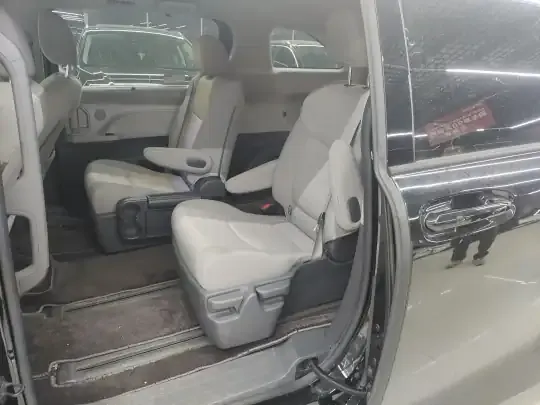 Toyota SIENNA 2023 (102800 км)