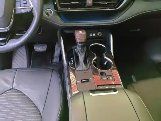 Toyota Crown Kluger 2023 (49800 км)