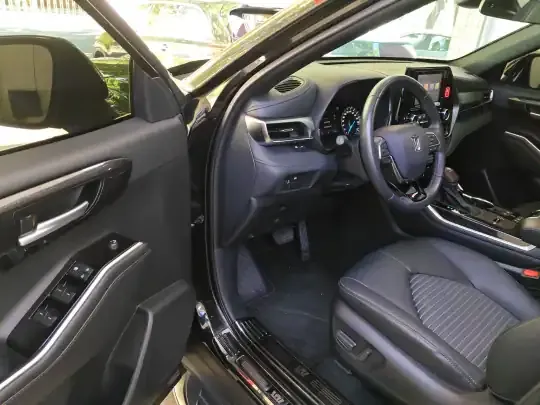 Toyota Crown Kluger 2023 (49800 км)