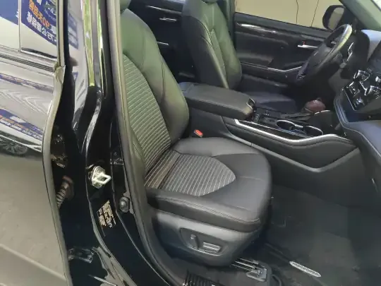 Toyota Crown Kluger 2023 (49800 км)