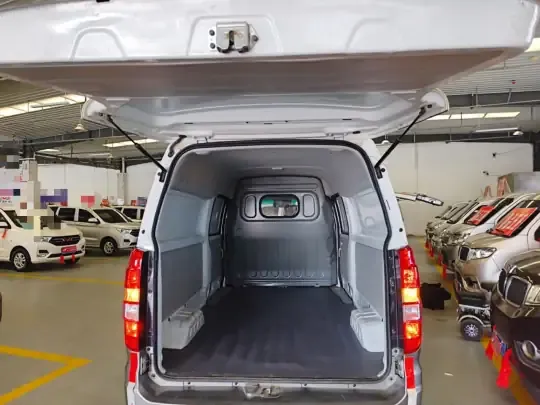 Jinbei New Hiace S 2023 (9400 км)